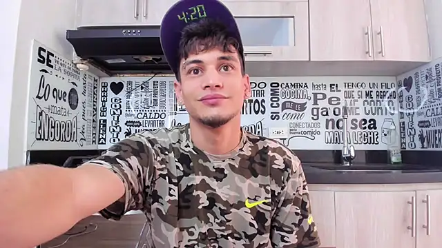 Snapshot of guy_master chatting on December 24, 2024, 5:02 pm guy master online show from December 24, 2024, 5:02 pm