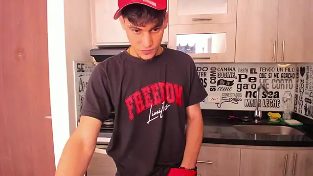 Snapshot of guy_master chatting on December 28, 2024, 7:43 pm guy master online show from December 28, 2024, 7:43 pm