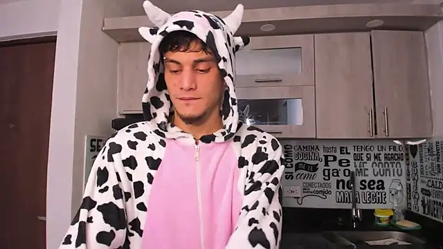 Snapshot of guy_master chatting on December 29, 2024, 4:38 am guy master online show from December 29, 2024, 4:38 am