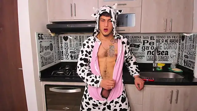 Snapshot of guy_master chatting on December 29, 2024, 7:39 am guy master online show from December 29, 2024, 7:39 am