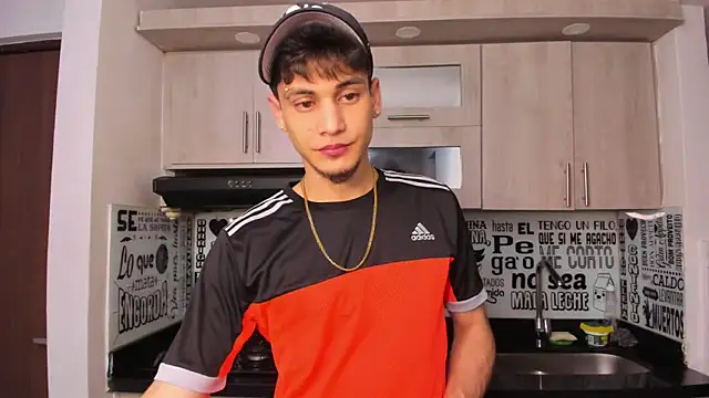 Snapshot of guy_master chatting on December 30, 2024, 7:04 am guy master online show from December 30, 2024, 7:04 am