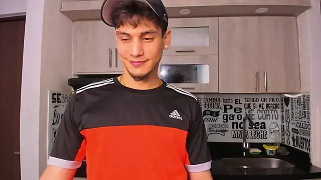 Snapshot of guy_master chatting on December 30, 2024, 10:10 am guy master online show from December 30, 2024, 10:10 am