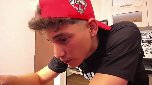 Snapshot of guy_master chatting on January 6, 2025, 6:36 am guy master online show from January 6, 2025, 6:36 am