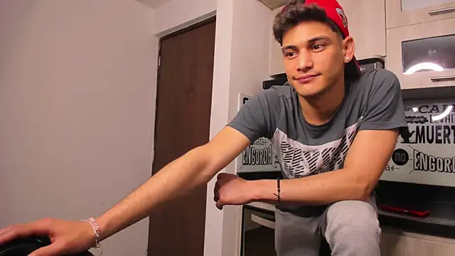 Snapshot of guy_master chatting on January 7, 2025, 10:01 am guy master online show from January 7, 2025, 10:01 am