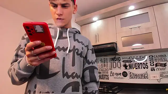 Snapshot of guy_master chatting on January 9, 2025, 1:35 pm guy master online show from January 9, 2025, 1:35 pm