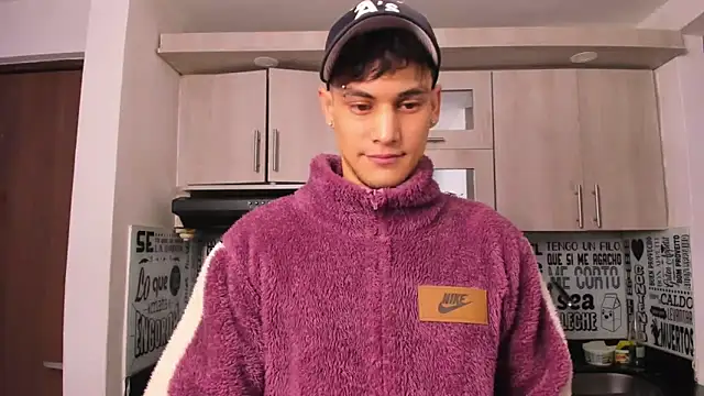 Snapshot of guy_master chatting on January 13, 2025, 8:15 am guy master online show from January 13, 2025, 8:15 am