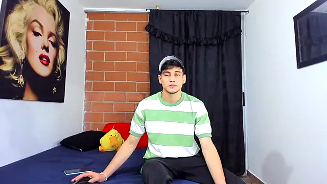 Snapshot of guy_master chatting on January 22, 2025, 1:10 am guy master online show from January 22, 2025, 1:10 am