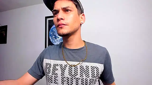 Snapshot of guy_master chatting on January 27, 2025, 10:49 am guy master online show from January 27, 2025, 10:49 am