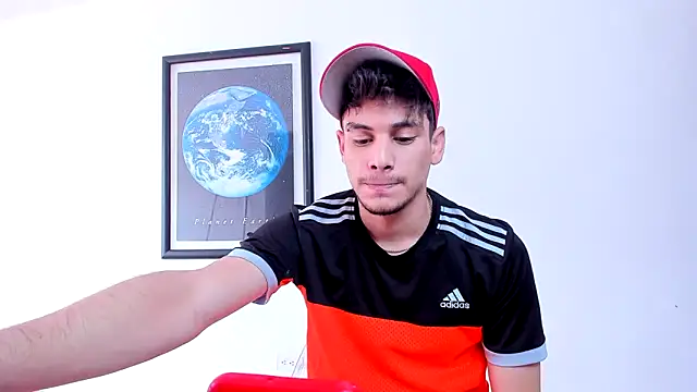 Snapshot of guy_master chatting on January 28, 2025, 5:46 pm guy master online show from January 28, 2025, 5:46 pm