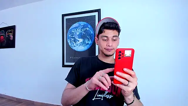 Snapshot of guy_master chatting on January 29, 2025, 12:24 pm guy master online show from January 29, 2025, 12:24 pm