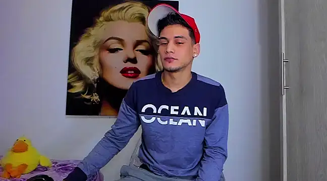 Snapshot of guy_master chatting on February 23, 2025, 12:37 pm guy master online show from February 23, 2025, 12:37 pm