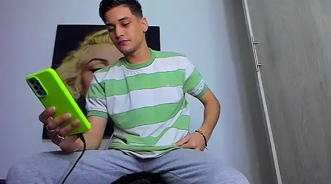 Snapshot of guy_master chatting on March 18, 2025, 8:58 am guy master online show from March 18, 2025, 8:58 am