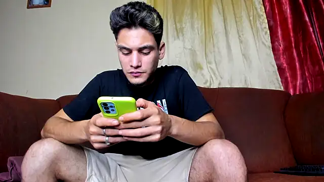 Snapshot of guy_master chatting on December 20, 2025, 5:58 am guy master online show from December 20, 2025, 5:58 am