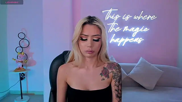 Snapshot of HannaConnor_ chatting on February 12, 2025, 9:11 pm HannaConnor online show from February 12, 2025, 9:11 pm