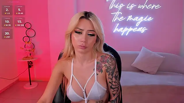 Snapshot of HannaConnor_ chatting on February 13, 2025, 3:18 am HannaConnor online show from February 13, 2025, 3:18 am