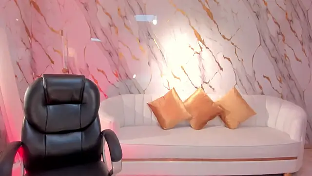 Snapshot of HannaConnor_ chatting on February 18, 2025, 10:25 pm HannaConnor online show from February 18, 2025, 10:25 pm