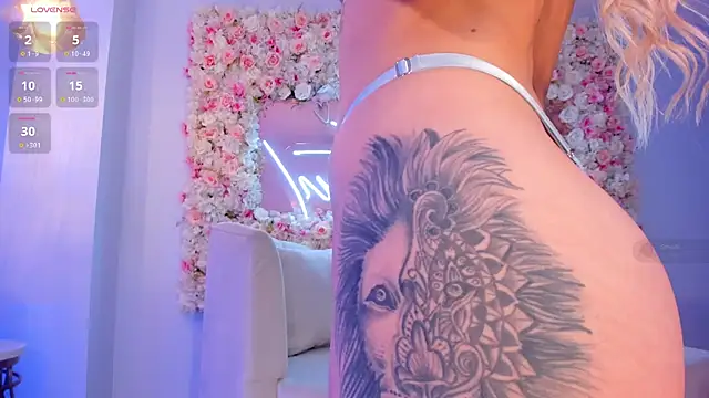 Snapshot of HannaConnor_ chatting on March 10, 2025, 11:16 pm HannaConnor online show from March 10, 2025, 11:16 pm