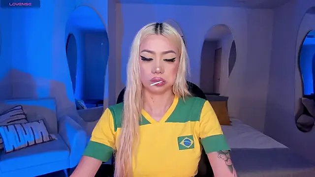 Snapshot of HannaConnor_ chatting on March 22, 2025, 8:26 pm HannaConnor online show from March 22, 2025, 8:26 pm