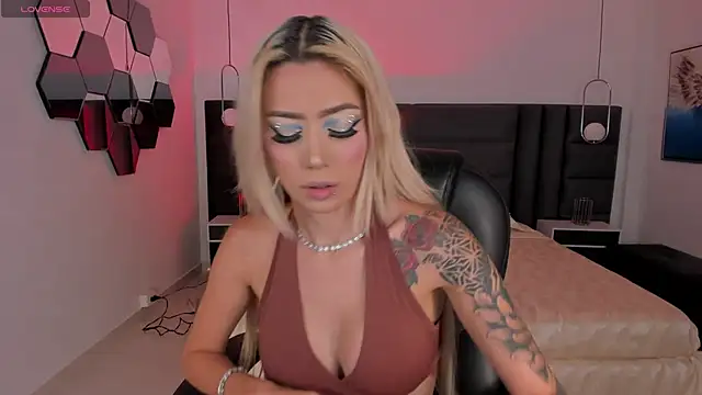 Snapshot of HannaConnor_ chatting on September 24, 2025, 8:34 pm HannaConnor online show from September 24, 2025, 8:34 pm