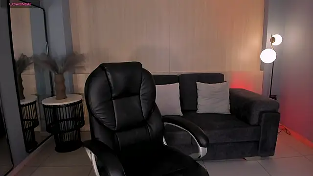 Snapshot of HannaConnor_ chatting on October 7, 2025, 11:40 am HannaConnor online show from October 7, 2025, 11:40 am