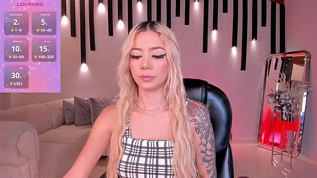 Snapshot of HannaConnor_ chatting on October 13, 2025, 8:53 pm HannaConnor online show from October 13, 2025, 8:53 pm