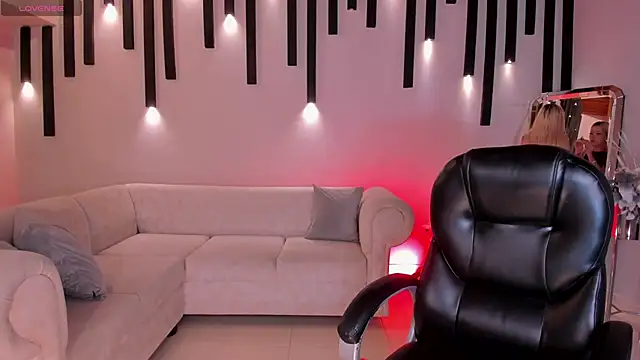 Snapshot of HannaConnor_ chatting on October 14, 2025, 8:53 pm HannaConnor online show from October 14, 2025, 8:53 pm