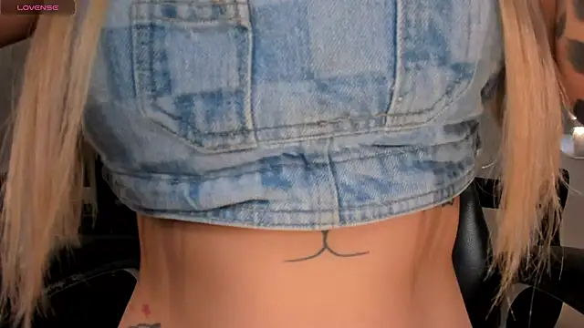 Snapshot of HannaConnor_ chatting on November 3, 2025, 8:54 pm HannaConnor online show from November 3, 2025, 8:54 pm