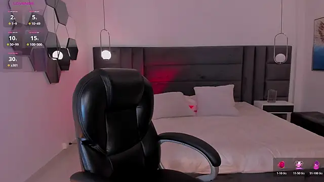 HannaConnor  online show from January 14, 2026, 8:25 pm