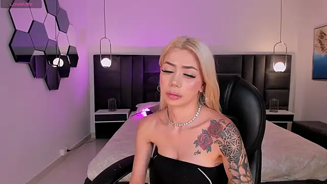 HannaConnor  online show from March 11, 2026, 8:37 pm