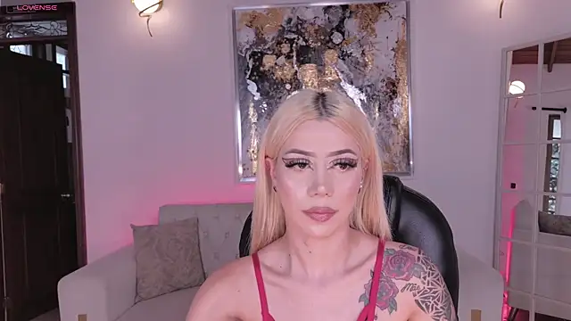 HannaConnor  online show from May 20, 2026, 8:37 pm