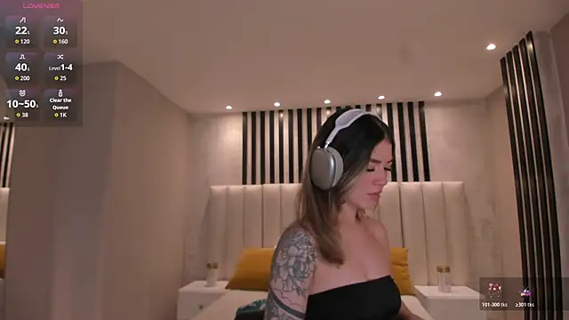 Snapshot of ViolettHansson chatting on October 29, 2025, 7:04 pm ViolettHansson online show from October 29, 2025, 7:04 pm