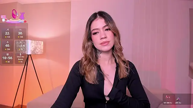 Snapshot of ViolettHansson chatting on October 31, 2025, 11:44 am ViolettHansson online show from October 31, 2025, 11:44 am