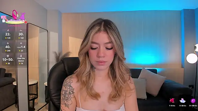 Snapshot of ViolettHansson chatting on November 8, 2025, 11:21 am ViolettHansson online show from November 8, 2025, 11:21 am