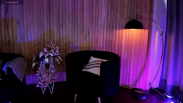 Snapshot of ViolettHansson chatting on November 11, 2025, 6:41 pm ViolettHansson online show from November 11, 2025, 6:41 pm