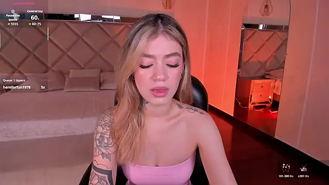 Snapshot of ViolettHansson chatting on November 23, 2025, 5:13 pm ViolettHansson online show from November 23, 2025, 5:13 pm