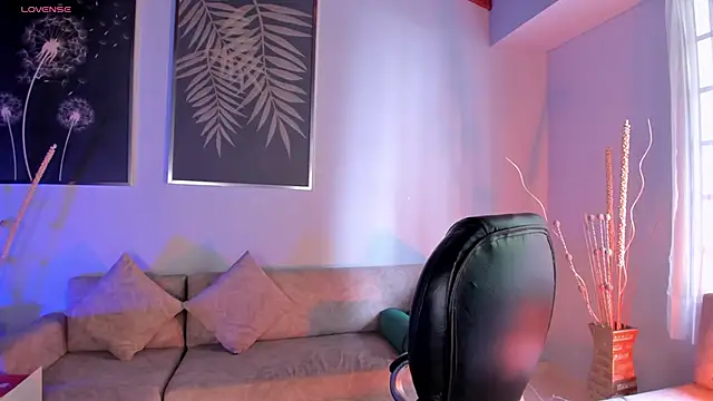 Snapshot of ViolettHansson chatting on December 15, 2025, 7:40 pm ViolettHansson online show from December 15, 2025, 7:40 pm