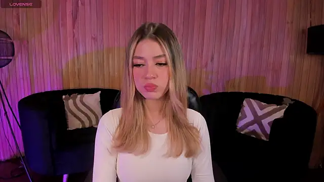 Snapshot of ViolettHansson chatting on January 8, 2026, 6:32 pm ViolettHansson online show from January 8, 2026, 6:32 pm