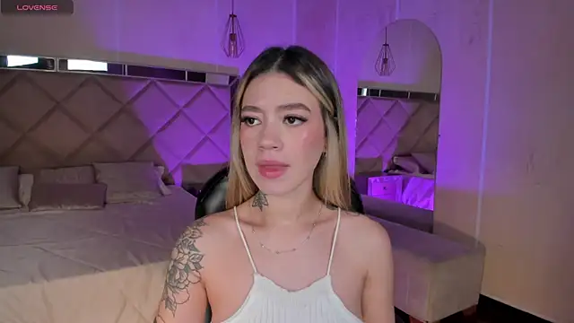 Snapshot of ViolettHansson chatting on January 12, 2026, 7:08 pm ViolettHansson online show from January 12, 2026, 7:08 pm