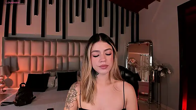 Snapshot of ViolettHansson chatting on February 18, 2026, 6:04 pm ViolettHansson online show from February 18, 2026, 6:04 pm