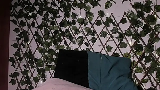 Snapshot of CoralineSanchez chatting on December 19, 2025, 8:05 pm CoralineSanchez online show from December 19, 2025, 8:05 pm
