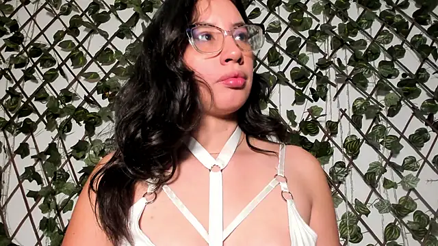 Snapshot of CoralineSanchez chatting on March 27, 2026, 7:24 pm CoralineSanchez online show from March 27, 2026, 7:24 pm