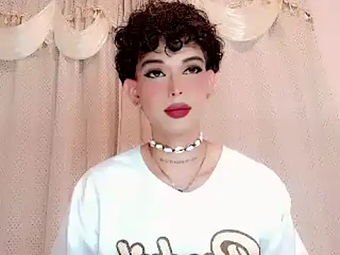 Snapshot of Marian_LV chatting on December 16, 2025, 1:32 am Marian LV online show from December 16, 2025, 1:32 am