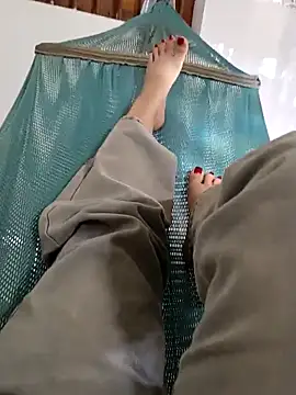 M yiyi online show from December 16, 2025, 7:24 am