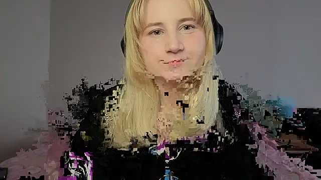 Glitch Witch online show from June 17, 2026, 10:21 pm