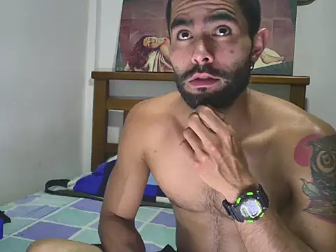 Snapshot of hideonbush051 chatting on October 5, 2025, 2:32 am hideonbush051 online show from October 5, 2025, 2:32 am