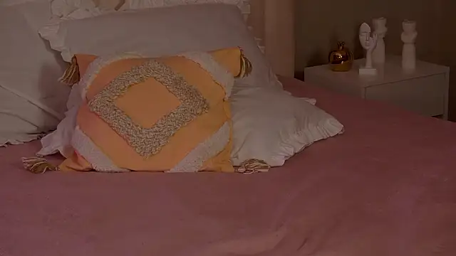 Snapshot of _F_R_A_U_ chatting on February 3, 2026, 2:53 am F R A U online show from February 3, 2026, 2:53 am