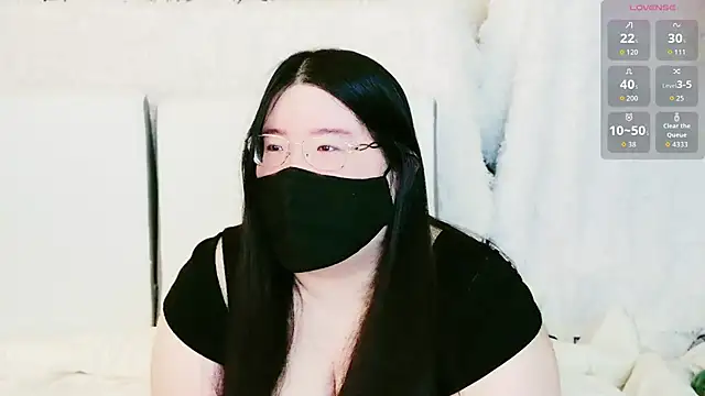 Snapshot of Kara-Nuna chatting on August 5, 2026, 2:36 am Kara-Nuna online show from August 5, 2026, 2:36 am