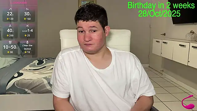 Snapshot of Lorenzo_hernandez chatting on October 5, 2025, 12:09 am Lorenzo hernandez online show from October 5, 2025, 12:09 am