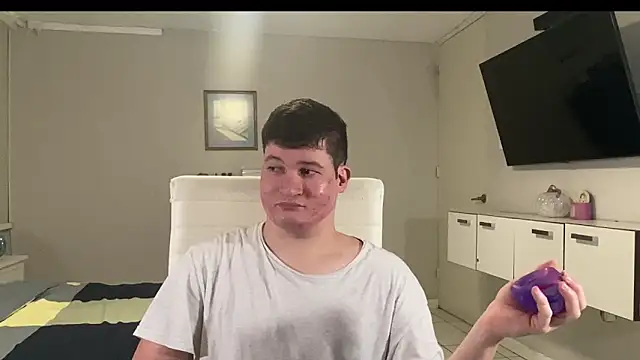 Lorenzo hernandez online show from November 12, 2025, 7:57 pm