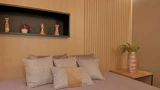 IrisBaker online show from February 21, 2025, 10:15 pm